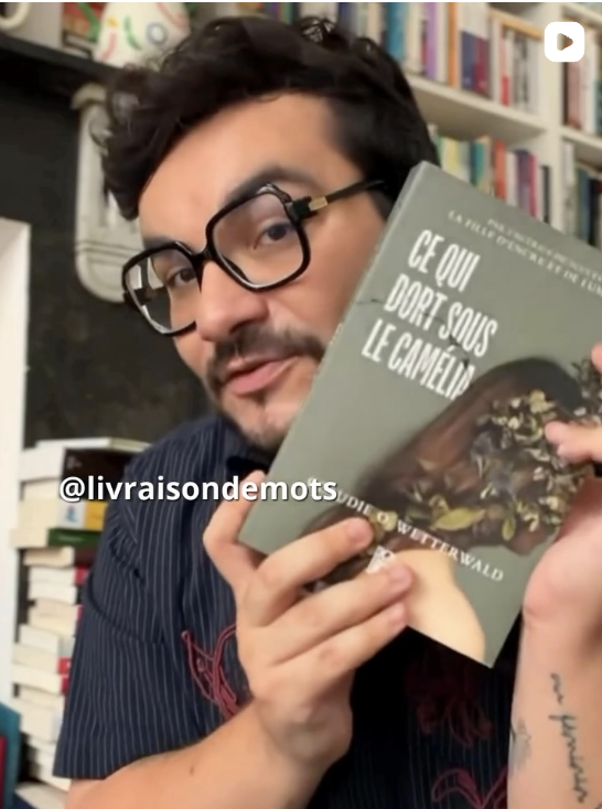 Post instagram  en collaboration avec plume2lecture sur le roman Les Sarments Noirs de Grégoire Godinaud