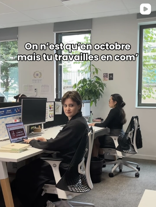 Post instagram l'équipe communication prépare déjà les posts pour noel alors qu'Halloween n'est pas passé 
